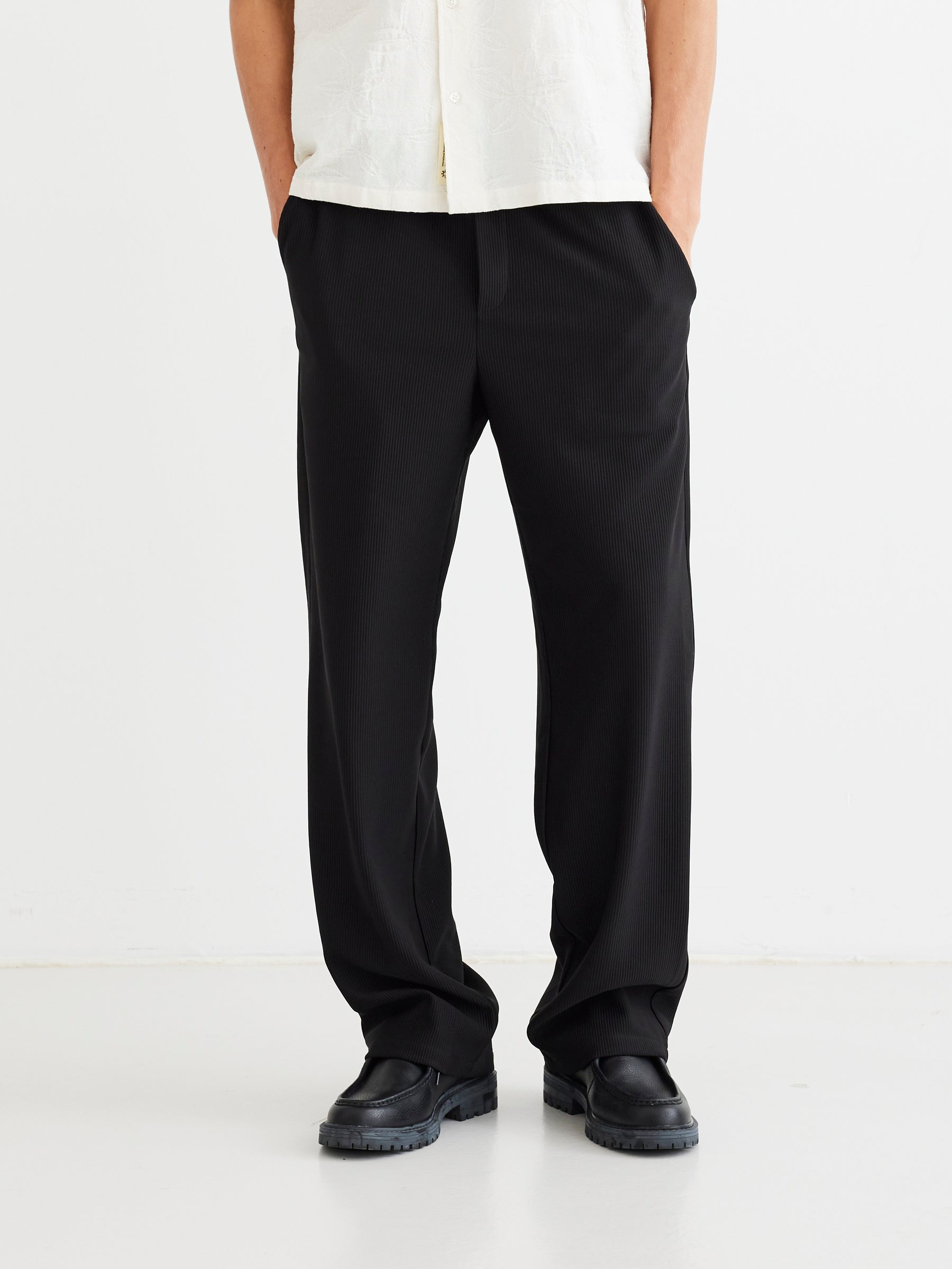 Ivo Plisse Pant - Black