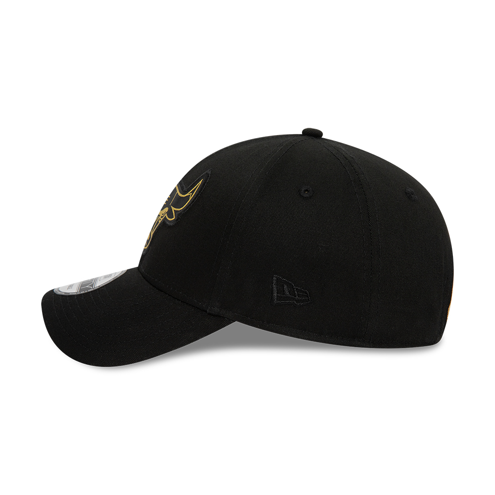 9Forty Metallic Badge - Chicago Bulls Black/Metallic Gold