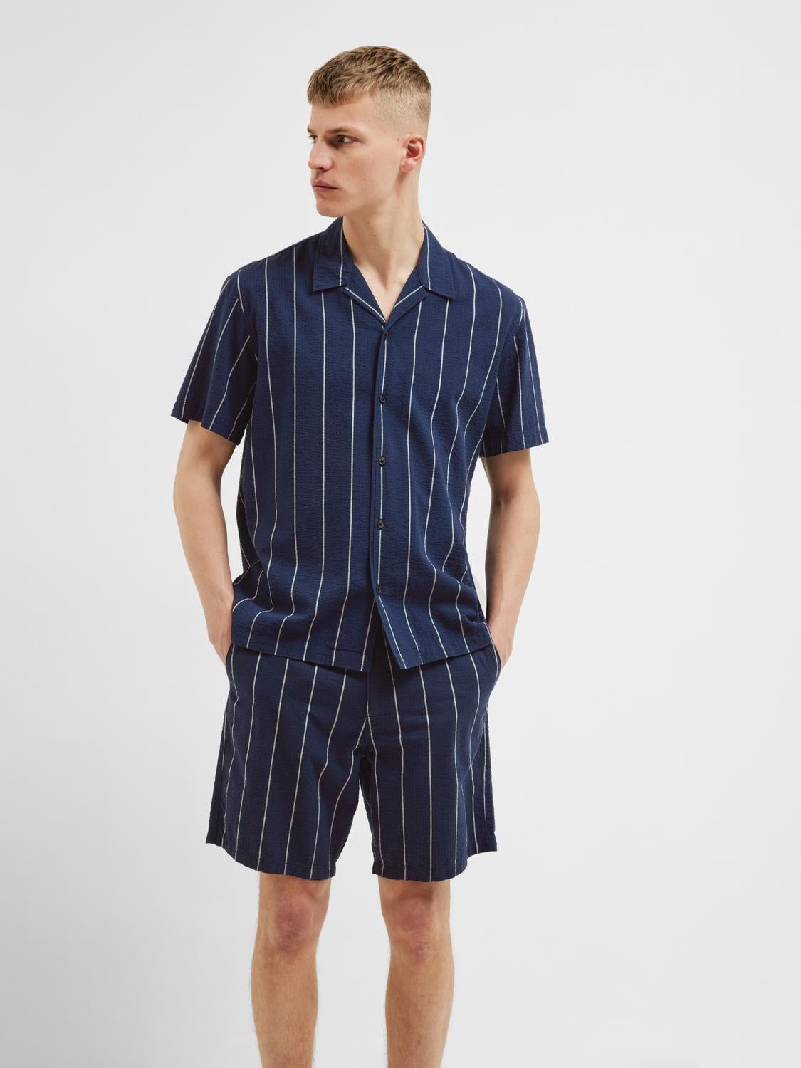 Regular West Shorts Camp - Sky Captain/Bright White Seersucker