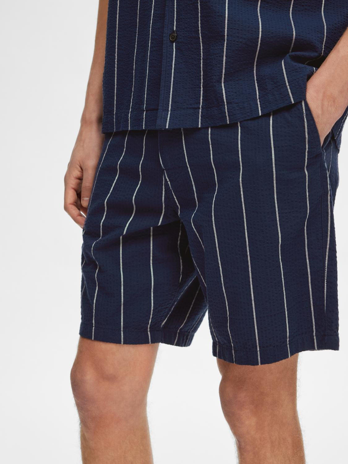 Regular West Shorts Camp - Sky Captain/Bright White Seersucker
