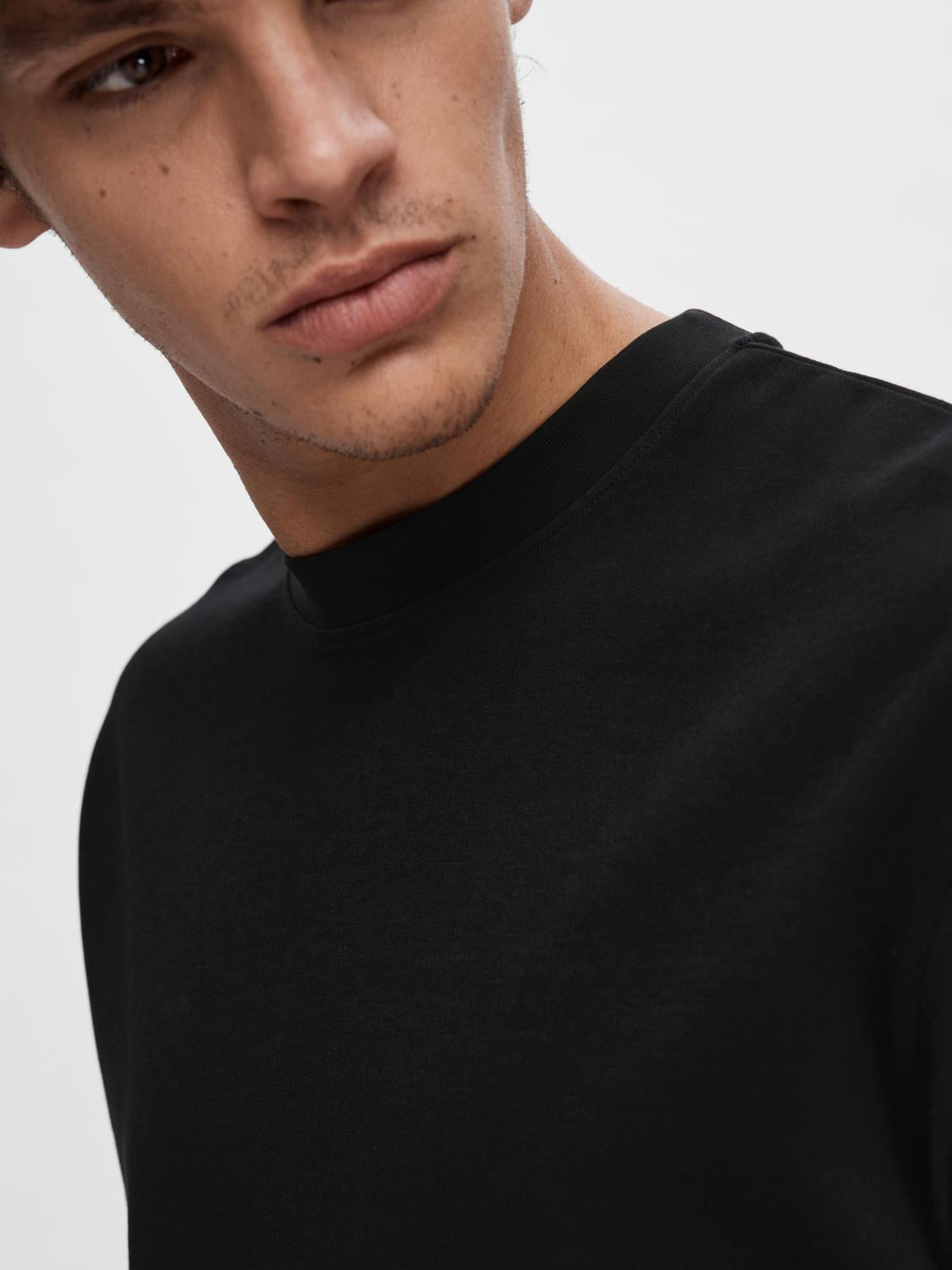 Relax Oscar O-Neck Short-Sleeve Tee - Black