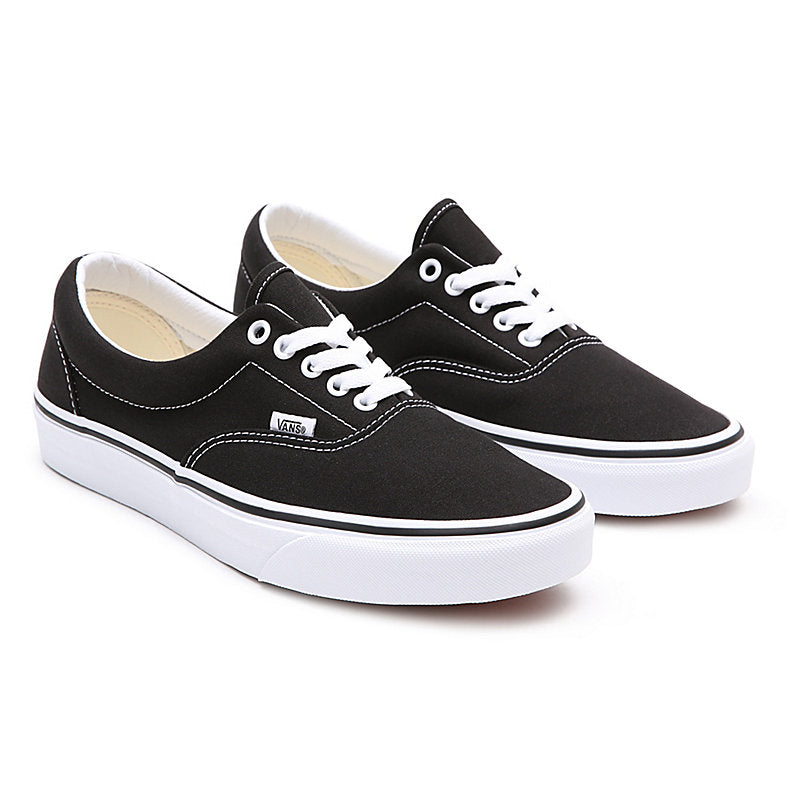 Vans era sko i färgerna svart och vit