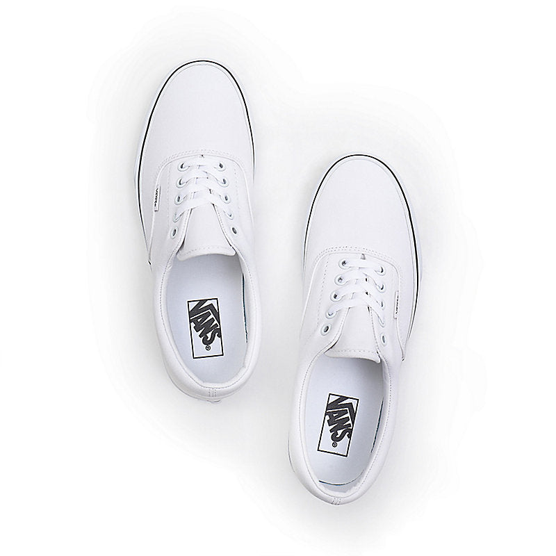Vans era sko i färgerna svart och vit uppifrån